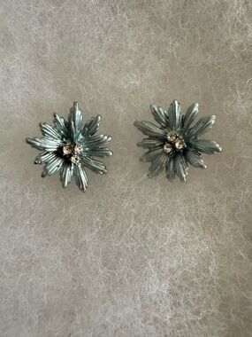 Blue Floral Crystal Center Earrings